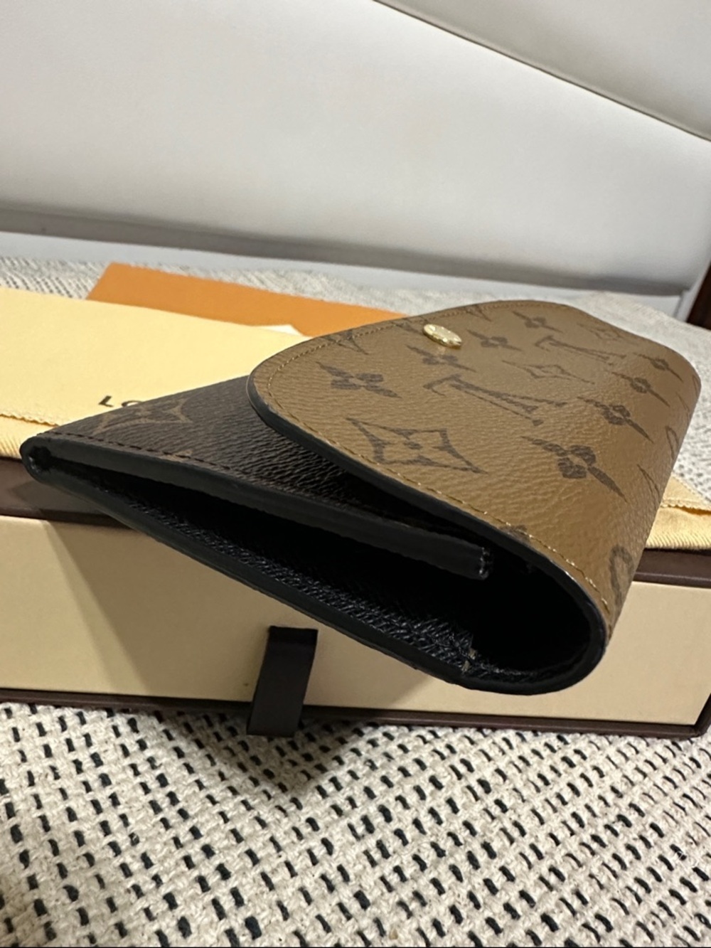Louis Vuitton Reverse Sarah Wallet - Picture 6 of 12